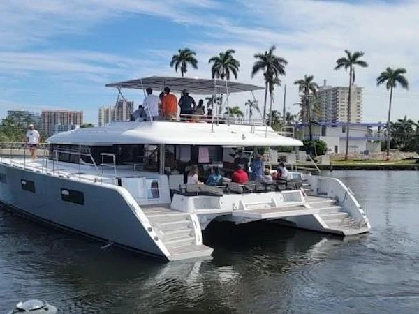 Hire a Lagoon 620 Power Catamaran Key West