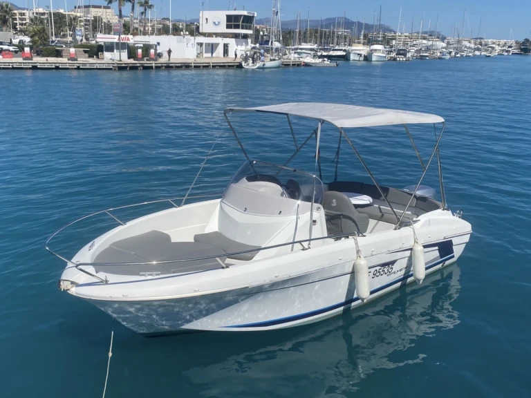 Hire a Bénéteau Flyer 650 Open France