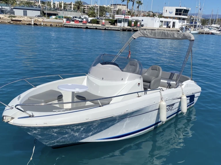 Charter a Bénéteau Flyer 650 Open in France on Samboat