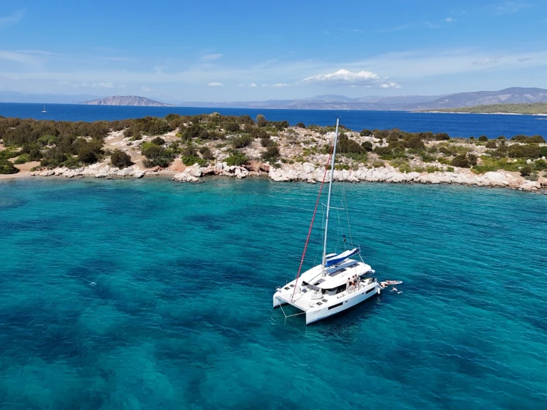 Hire Catamaran Leopard with a boat licence
