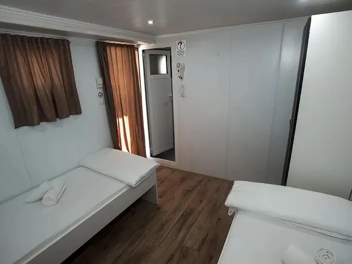 Yacht hire Omiš cheap Motoryacht