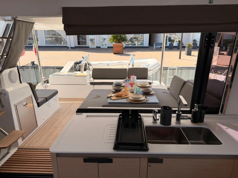 Hire Catamaran Fountaine Pajot with a boat licence