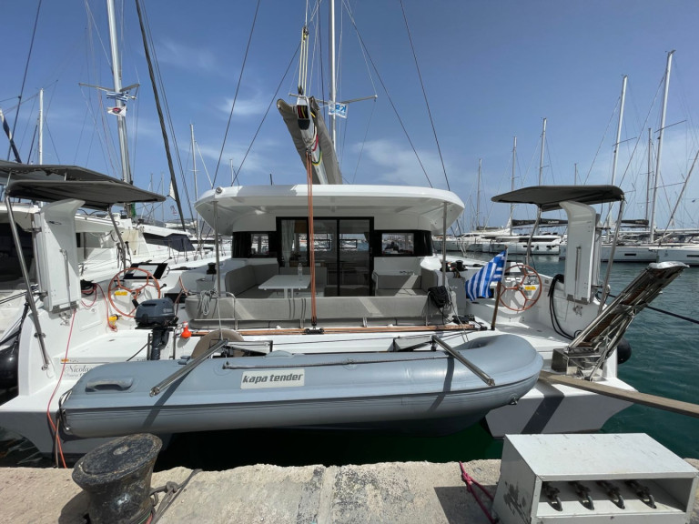 Yacht hire Lygia cheap Excess 14