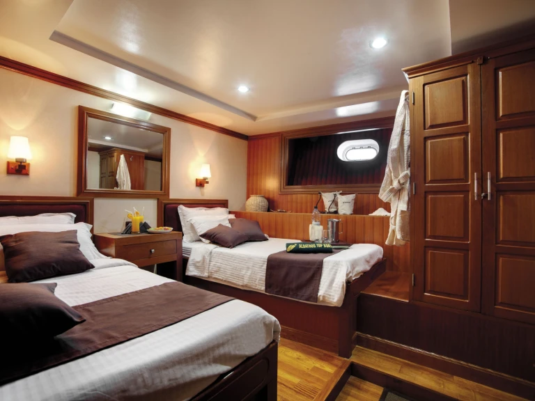 Charter a  Duke of York - Cabin (twin bed) in Hulhumale on Samboat