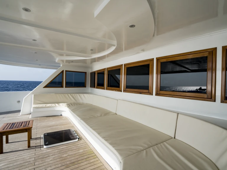 Motorboat to hire Hulhumale at the best price