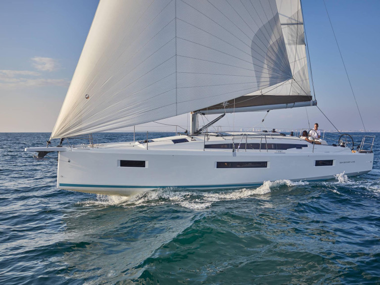 Hire Sailboat Jeanneau with a boat licence