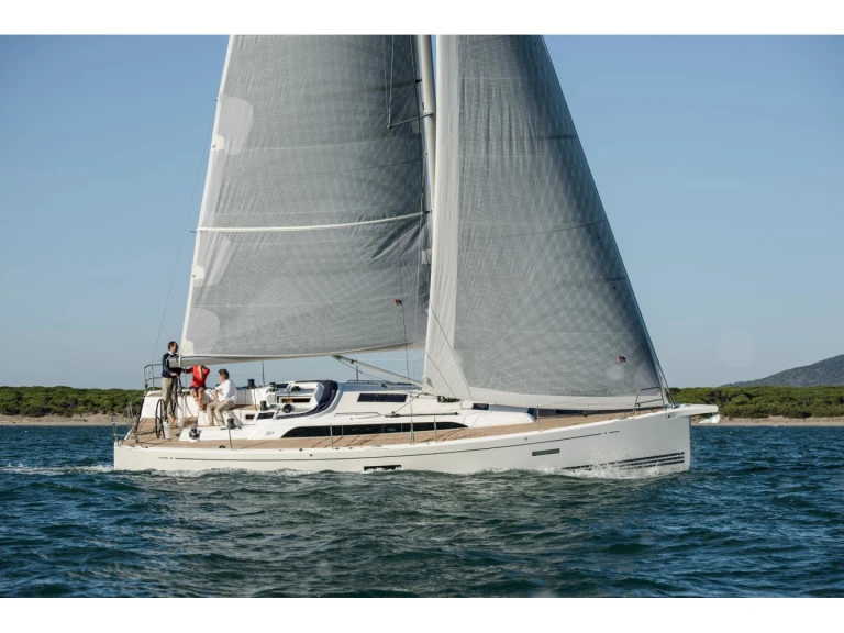 Sailboat hire in Lávrio - X-Yachts X-Yachts X4.3 MkII