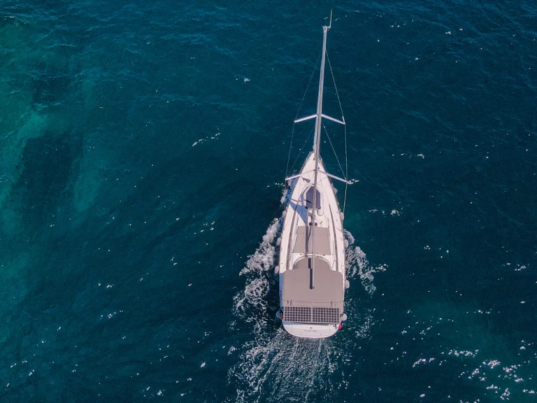 Hire Sailboat Bavaria with a boat licence