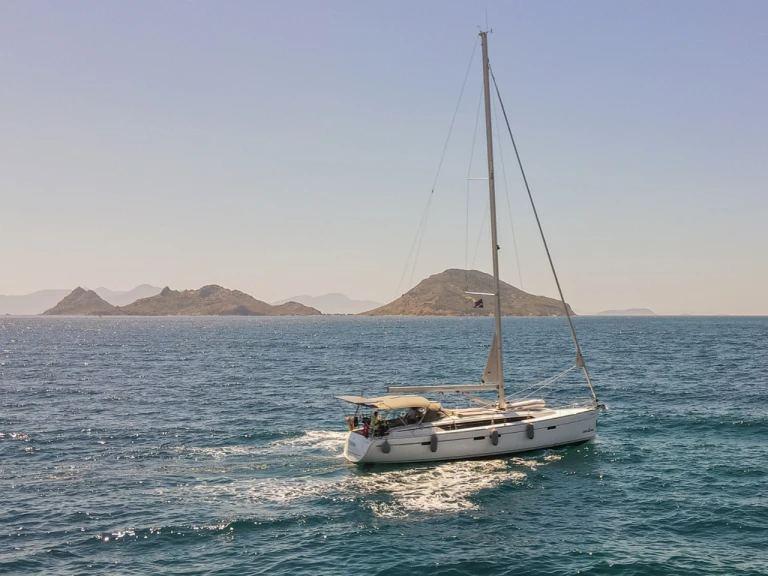 Sailboat to hire Göcek at the best price