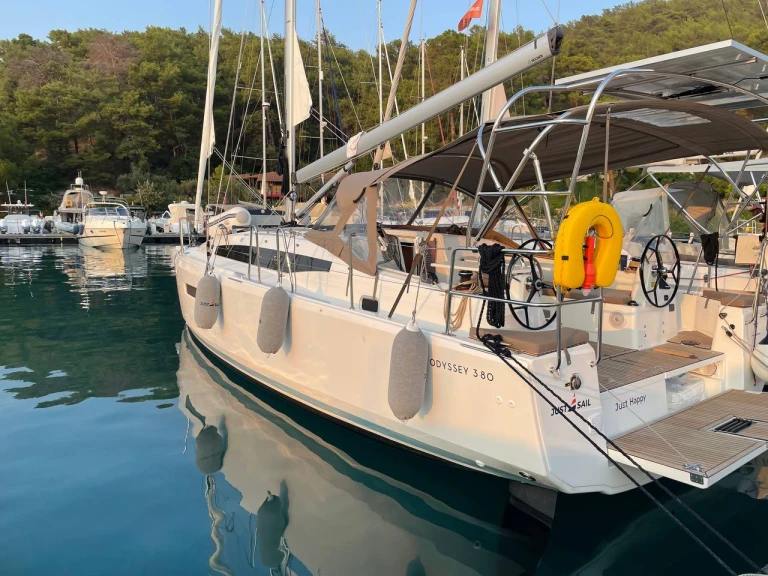 Sailboat hire in Göcek - Jeanneau Sun Odyssey 380