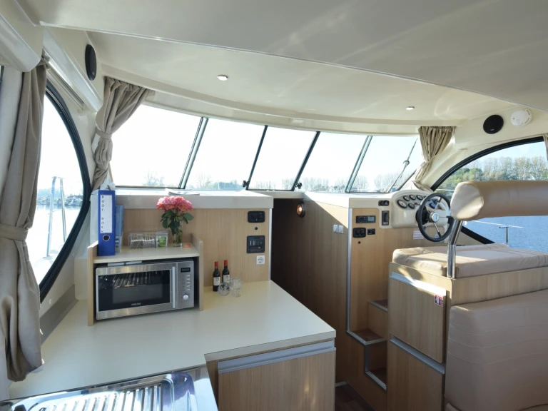 Charter a Nicols Yacht Nicols Octo Fly in Kerkdriel on Samboat
