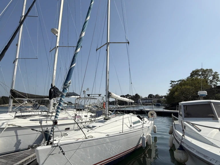 Hire a Jeanneau Sun Fast 32 Sainte-Marine