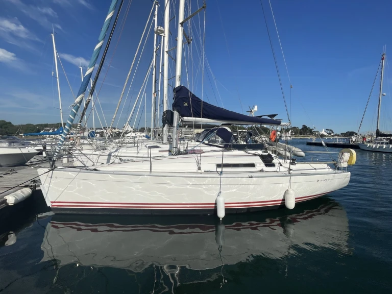 Jeanneau Sun Fast 32 charter bareboat or skippered in  Sainte-Marine