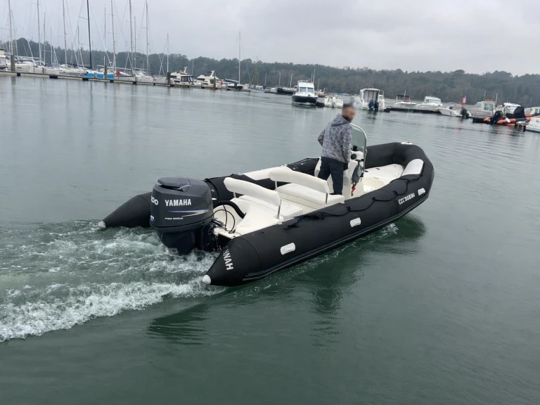 Charter a Bombard Explorer 640 SB in Bénodet on Samboat