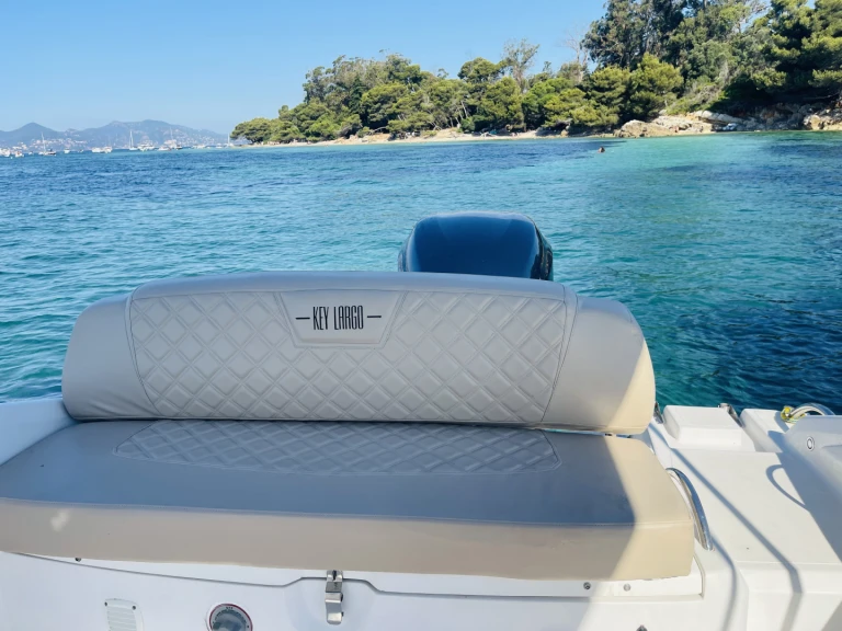 Hire Motorboat Sessa Marine with a boat licence