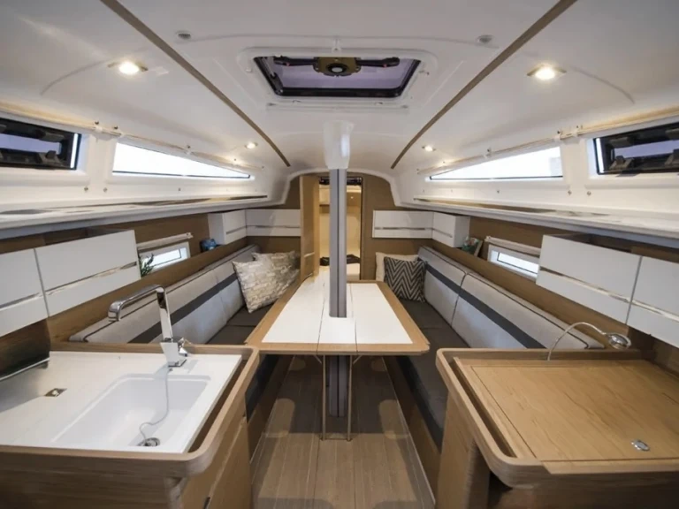 Sailboat hire in Marseille - Elan S3