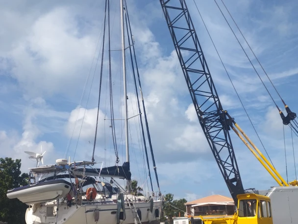 Hire Sailboat Bavaria with a boat licence