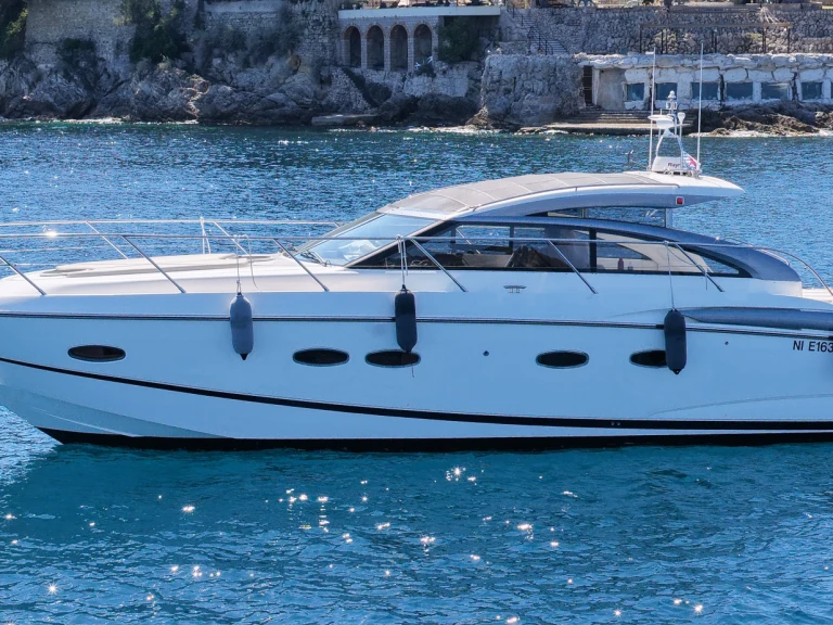 Yacht hire Villeneuve-Loubet cheap Princess V42