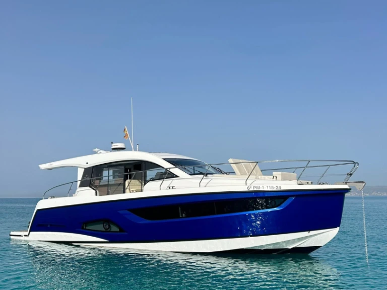 Motorboat hire in Palma de Mallorca - Sealine Sealine C 39