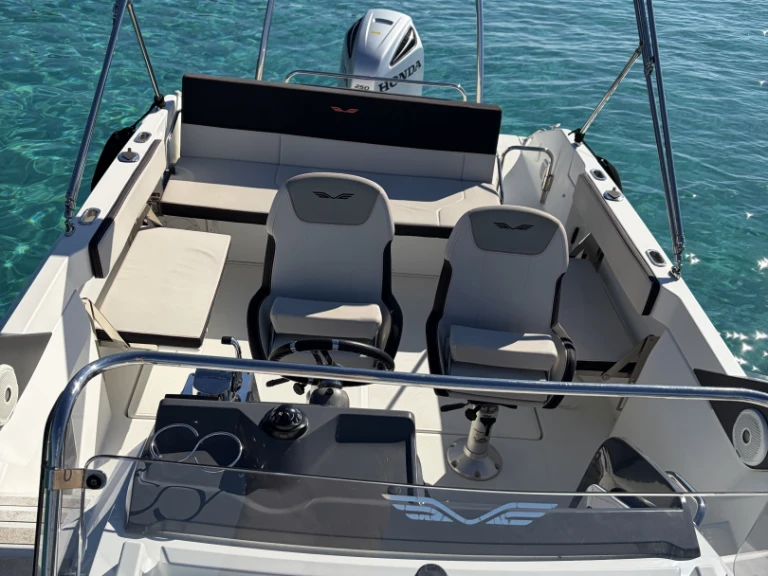 Hire a Bénéteau Flyer 7.7 SUNdeck Mandelieu-la-Napoule