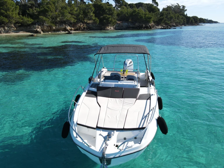 Charter a Bénéteau Flyer 7.7 SUNdeck in Mandelieu-la-Napoule on Samboat