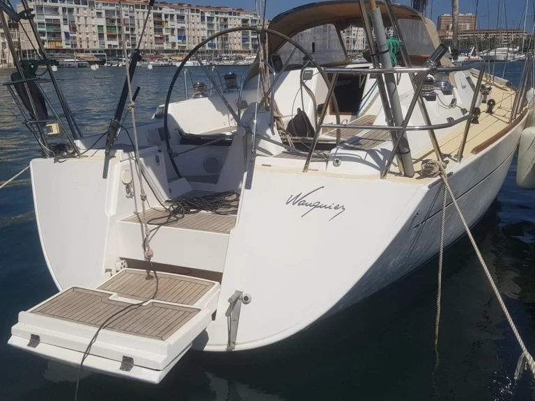 Sailboat to hire Toulon Ferry Port at the best price