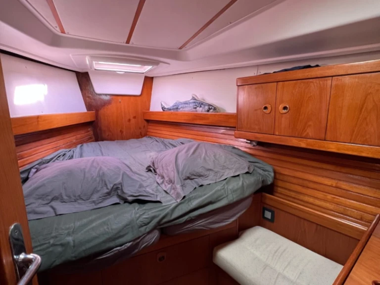 Hire a Wauquiez Centurion 40 S Toulon Ferry Port