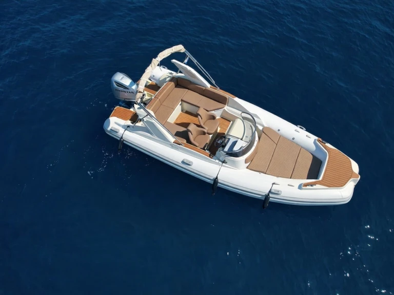 Hire RIB Aquamax with a boat licence