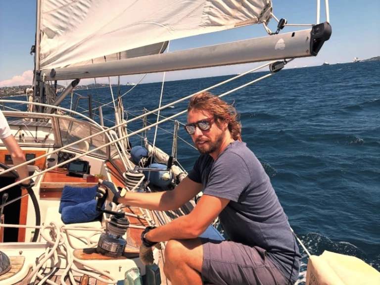 Hire Sailboat with or without skipper Halberg-Rassy Saint-Tropez