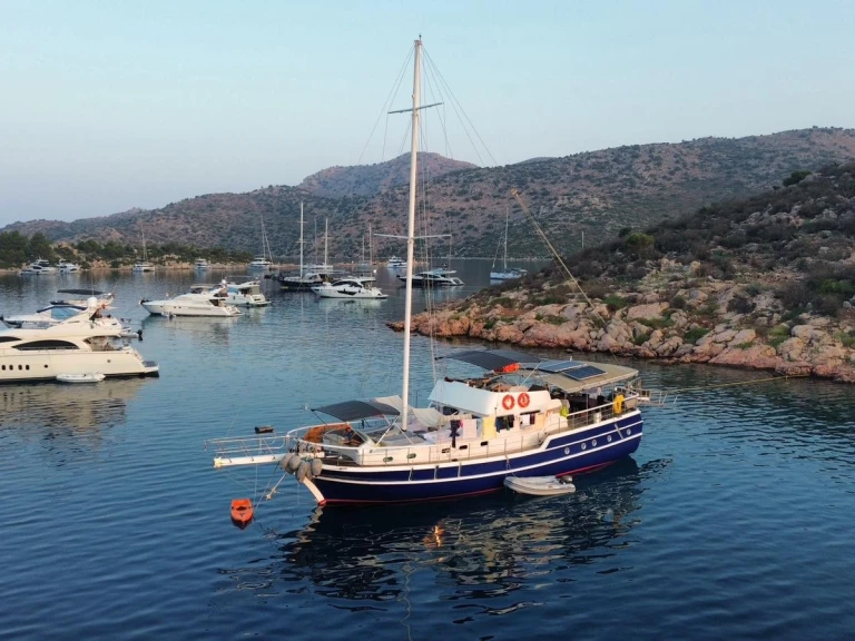 Hire Luxury Yacht Custom Gulet-Motor Sailor with a boat licence