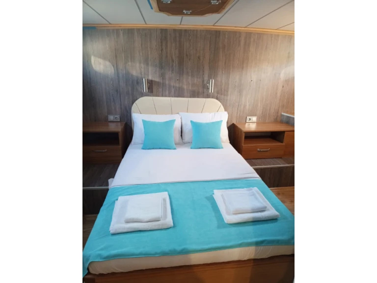 Hire Luxury Yacht Custom Gulet-Motor Sailor with a boat licence