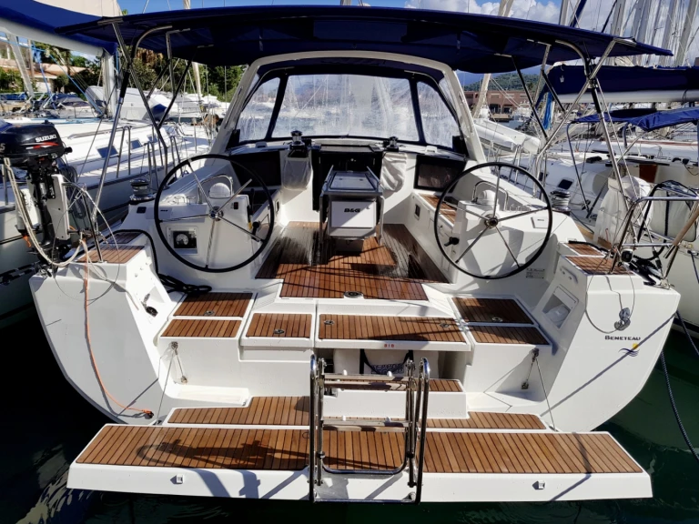 Hire Sailboat Bénéteau with a boat licence