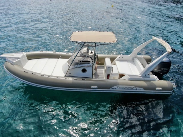 Yacht hire Cavalaire-sur-Mer cheap Tempest 850 Open