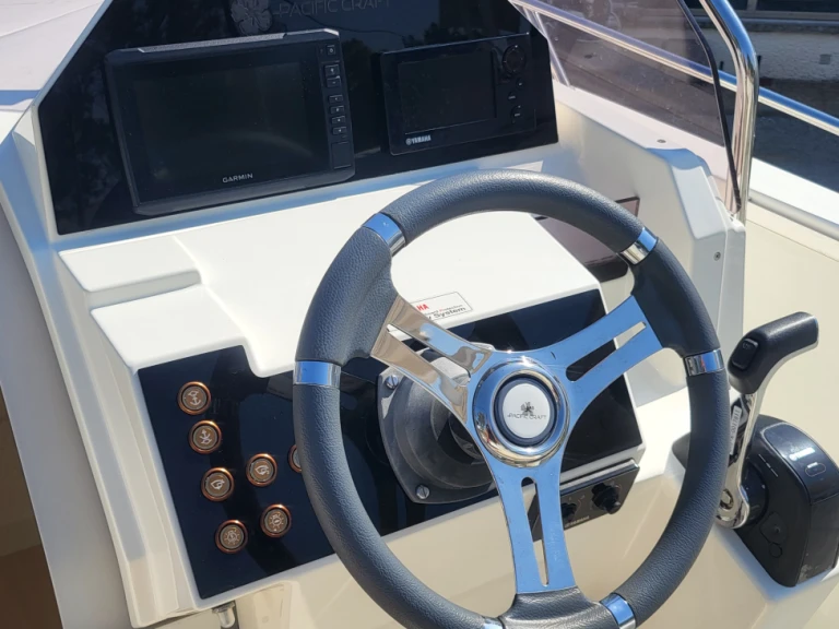 Charter a Pacific Craft Pacific Craft 670 Open in Le Barcarès on Samboat