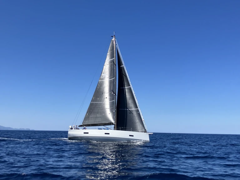 Hire Sailboat Solaris with a boat licence