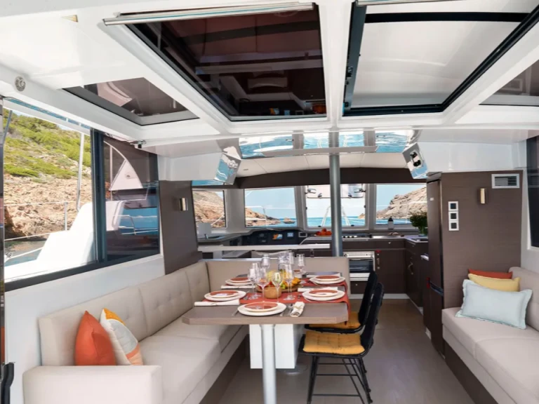 Catamaran to hire Le Grau-du-Roi at the best price