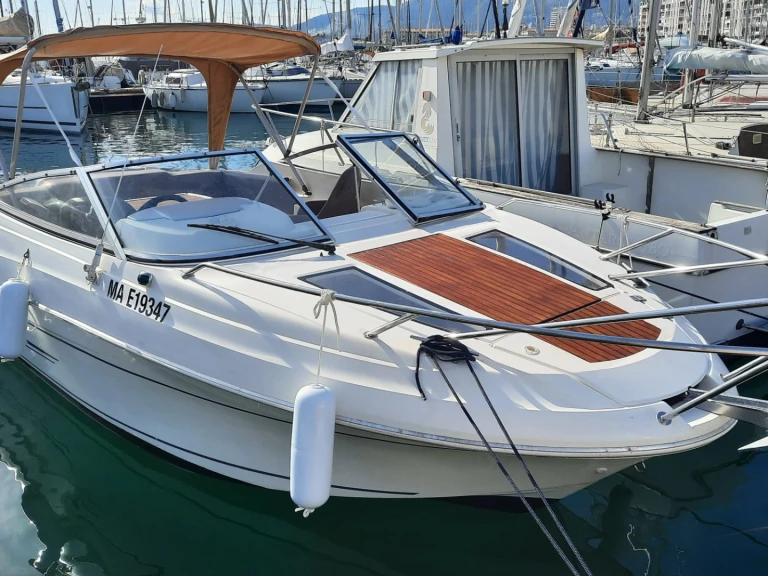Motorboat hire in France - Jeanneau CAP CAMARAT 6,5 CC Style