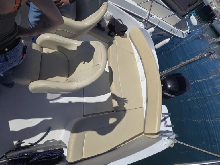 Yacht hire Toulon cheap Flyer 650 Sun Deck