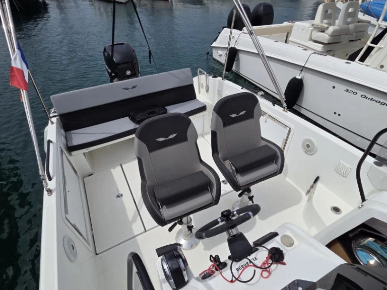 Yacht hire Toulon cheap Flyer 8