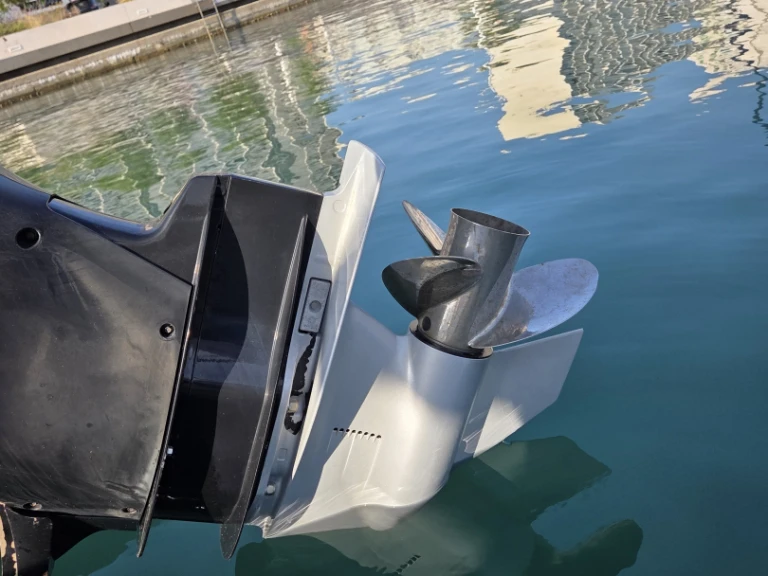 Motorboat hire in Toulon - Bénéteau Flyer 8