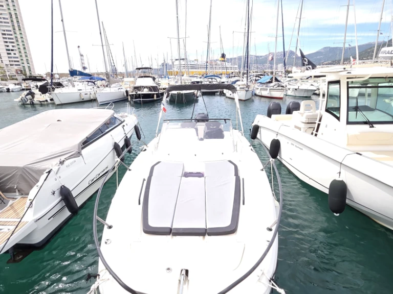 Hire Motorboat Bénéteau with a boat licence