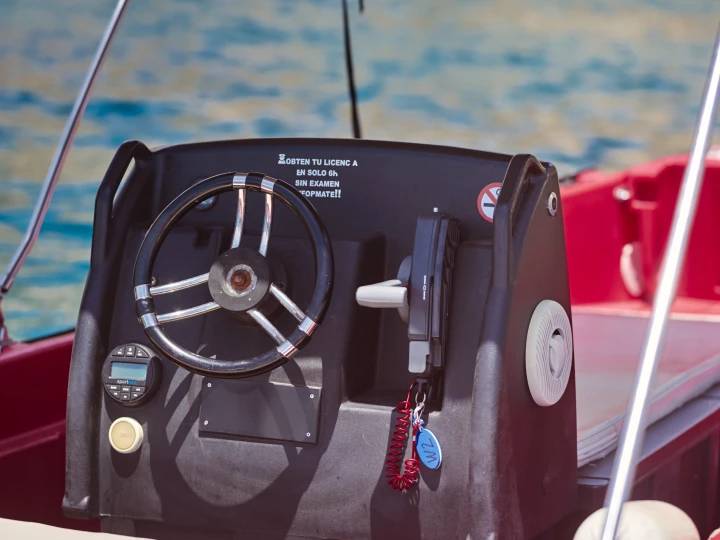 Charter a Whaly Whaly 500 in Altea on Samboat