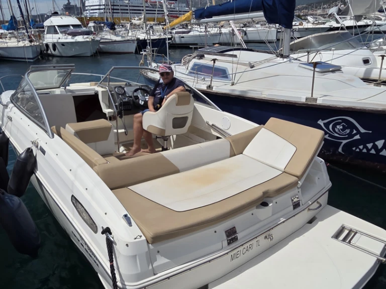 Yacht hire Toulon cheap Bayliner 642 Cuddy