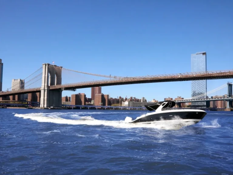 Charter a Sea Ray Sea Ray 270 SDX in New York (City) on Samboat