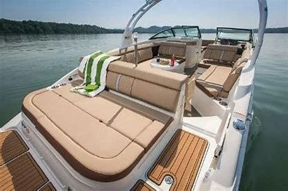 Hire Motorboat Sea Ray with a boat licence