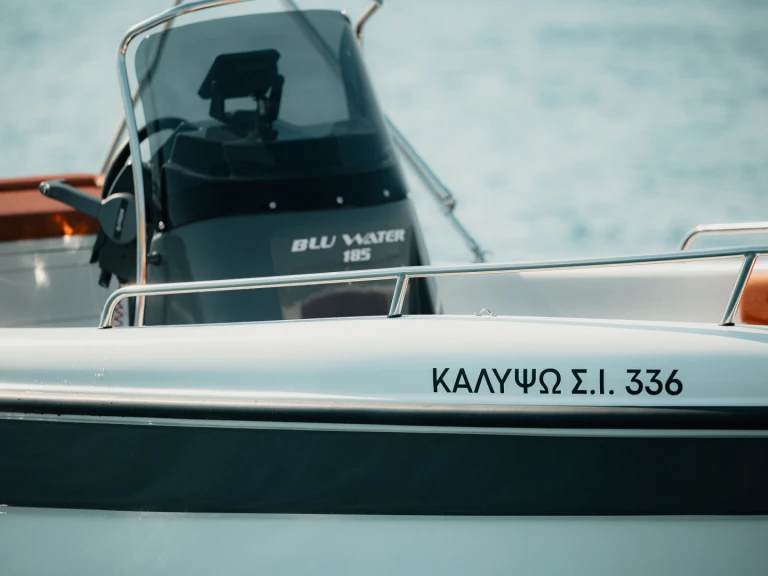 Yacht hire Órmos Makry-Gialoú cheap BLU WATER 185