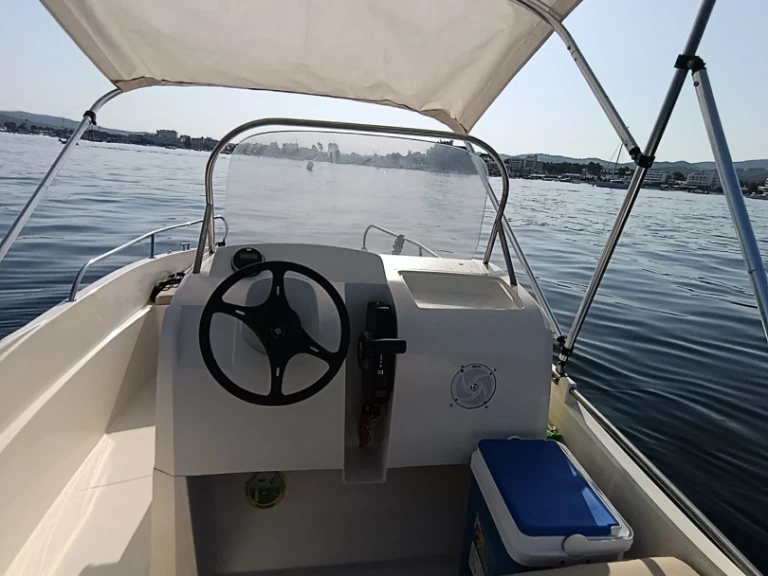 Charter a Remus Remus 450 open in Sant Antoni de Portmany on Samboat