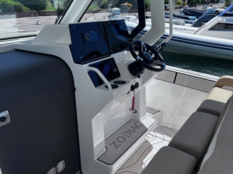 Charter a Zodiac X10CC in Cogolin on Samboat