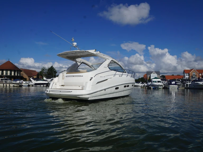 Hire Motorboat with or without skipper Sealine Cannes