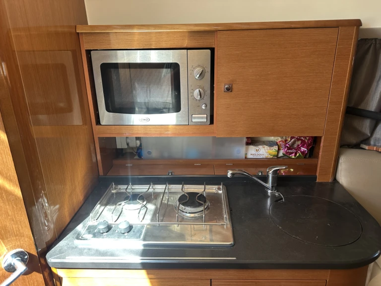 Yacht charter Mandelieu-la-Napoule - Jeanneau Leader 8 on SamBoat